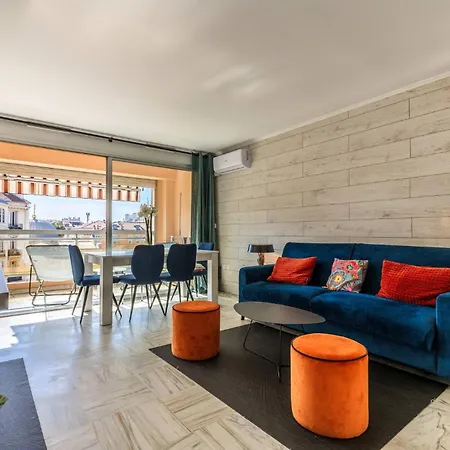 Jolie Avec Belle Terrasse Ensoleillee نيس